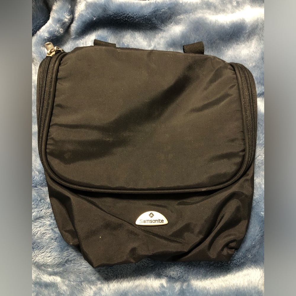 Samsonite Small Black Bag Has Inner Pocket for More Storage